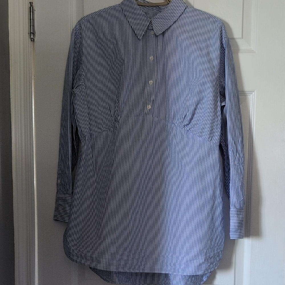 GAP Blue and White Casual Button Down Shirt